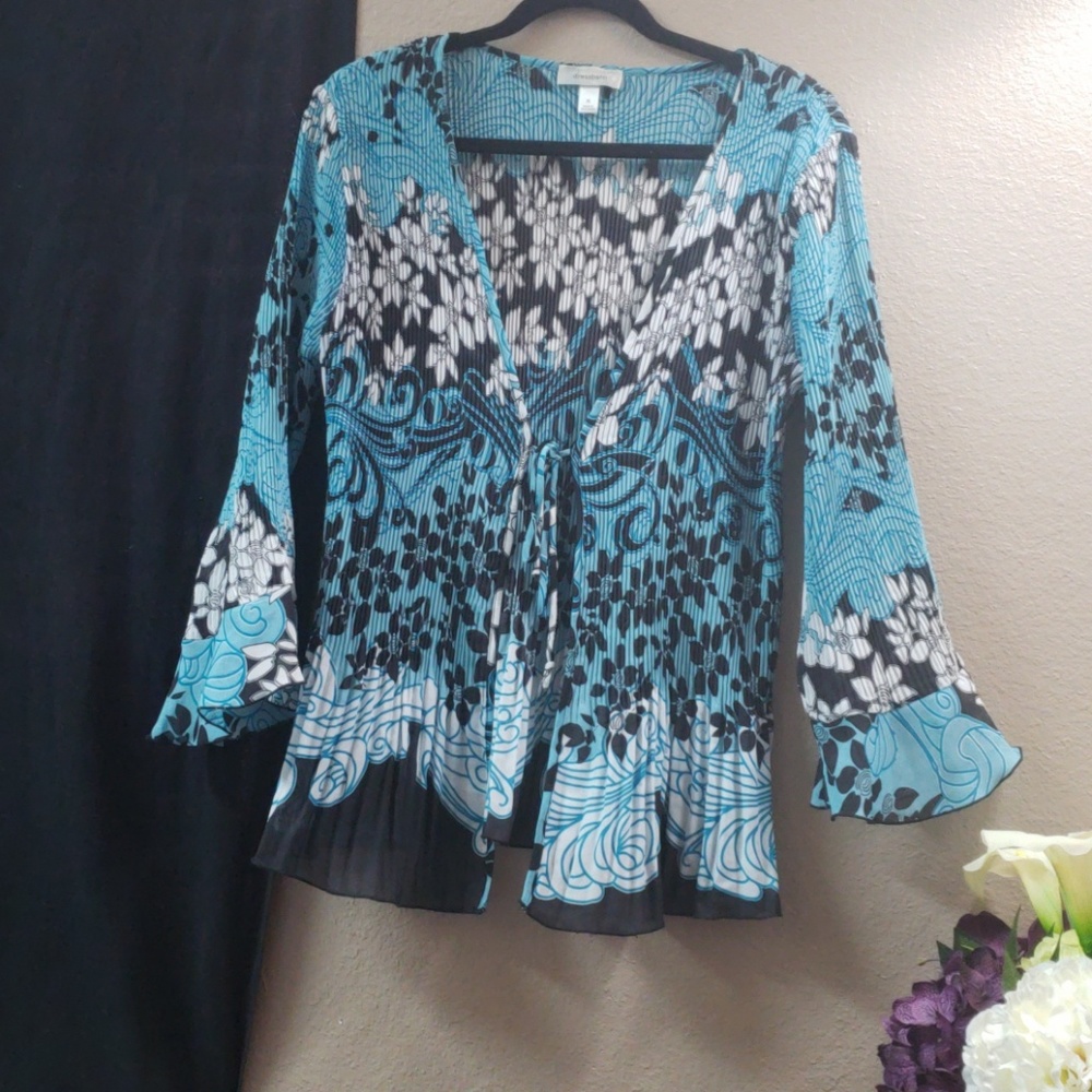 Crinkle tie-front blue, white, & black cardigan